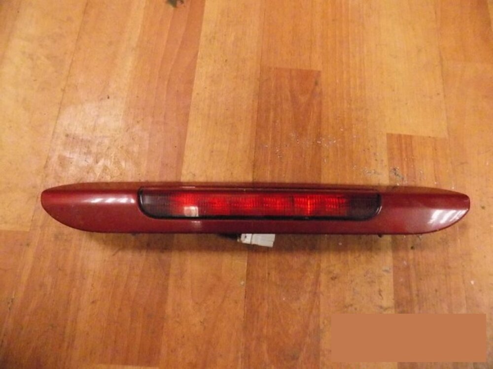 Снять доп стоп сигнал тиида хэтчбек. Задний стоп сигнал тиида. Стоп сигнал ниссан тиида. Ниссан тиида седан дополнительный стоп сигнал. Тиида стоп сигнал.