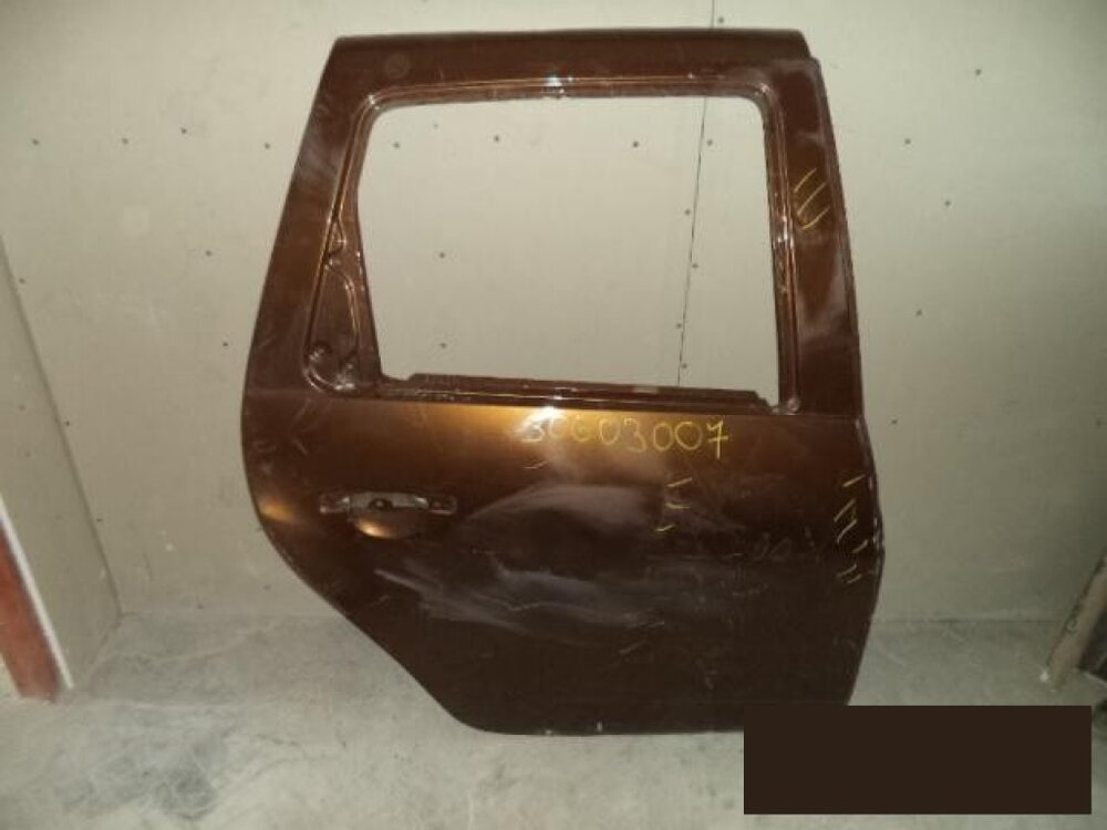 Рено дастер задняя дверь без обшивки. Задняя дверь рено дастер. Шумоизоляция дверей рено дастер. Уплотнение задних дверей рено дастер 2014. Renault duster задняя дверь.